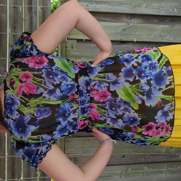 Sheer Floral Top - Picture 2 of 7